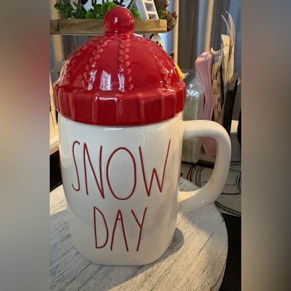 Rae Dunn Red and White Snow Day Mug with Lid - Picture 1 of 3